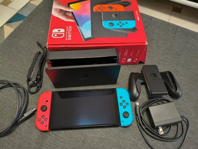 Nintendo Switch OLED Neon 64GB Desbloqueado SD 128GB<br>