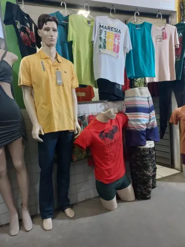 Araras manequim e roupas