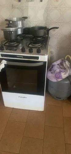 Vende-se Geladeira da cônsul e um fogão