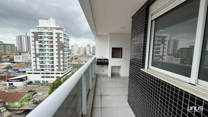 Apartamento decorado de 03 dormitórios sendo 1 suíte no Kobrasol