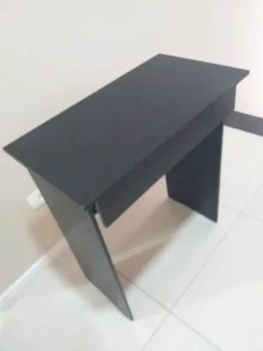 Vendo mesa simples p/ computador 