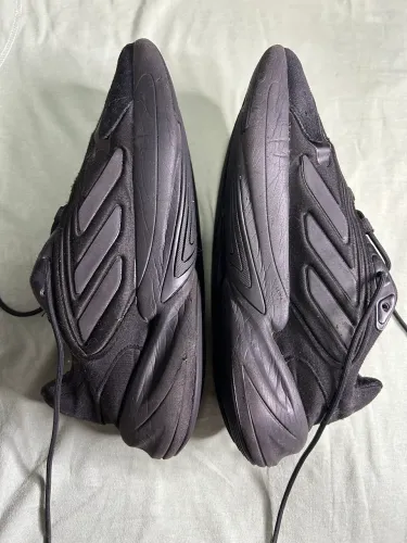 Tenis adidas ozelia