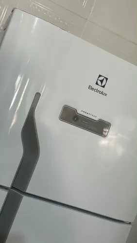 Vende-se geladeira Eletrolux