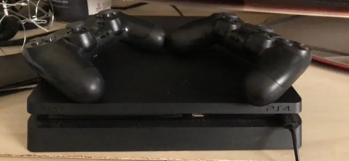Ps4 slim 1T
