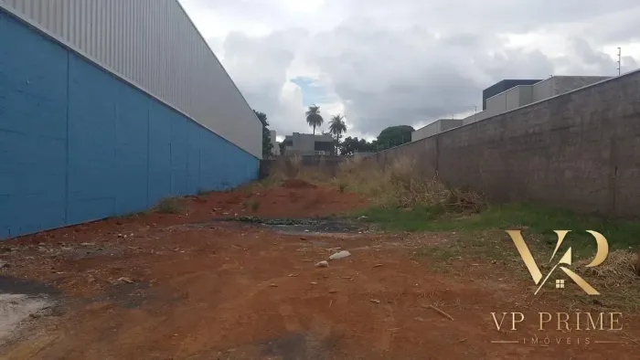 Lote de 810m² para investido hà 50m da av. Cristalina