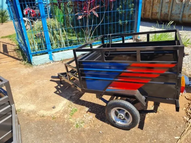 "Carretinha pra puxar em moto supermercado etc fechos de molas pra até 300kg 