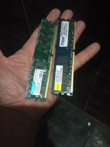 2 memória ram pra desktop,,,,DDR2 de 2gb,,,,DDR2 de 1 gb