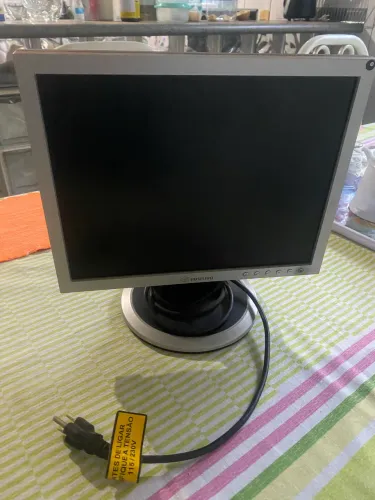 MONITOR POSITIVO 15 POLEGADAS