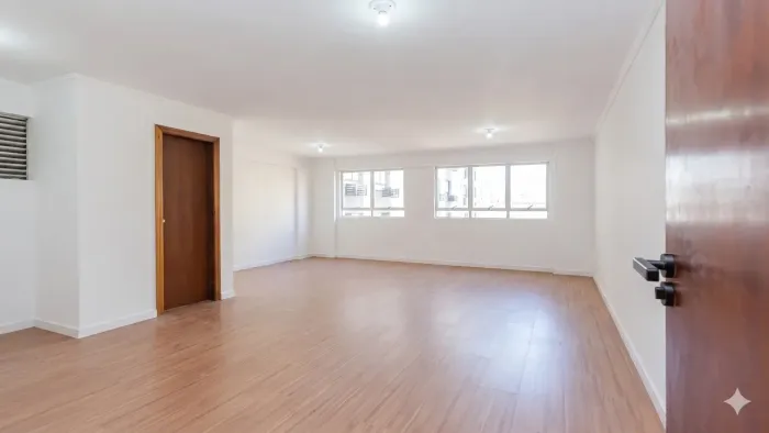 Sala Comercial Estratégica no Centro de Curitiba - Próximo à Praça Tiradentes