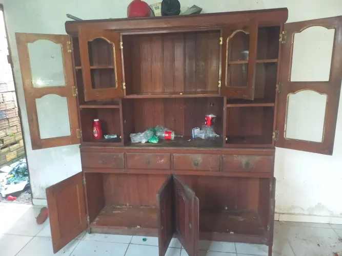 Vendo um Guarda Louças 