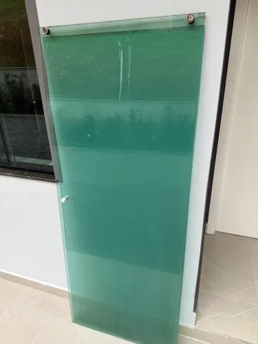 Duas folhas de box vidro verde usadas