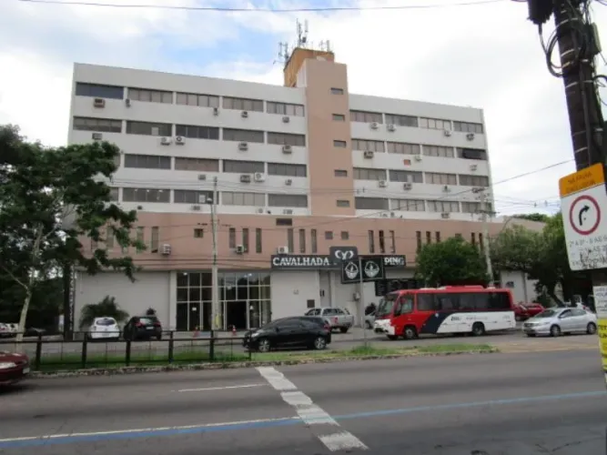 Loja no Bairro CAVALHADA com 50 m2, Ar condicionado, Banheiro social...