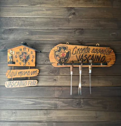Relógio e suporte para facas do Vasco 