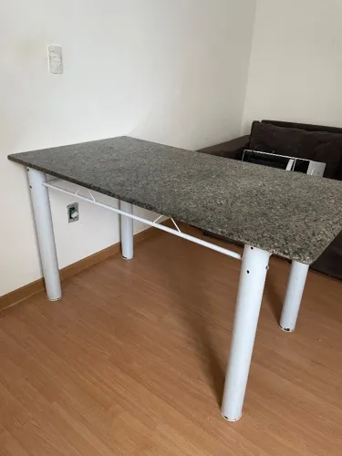 Mesa de mármore