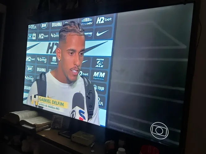 Vende-se televisão 65 