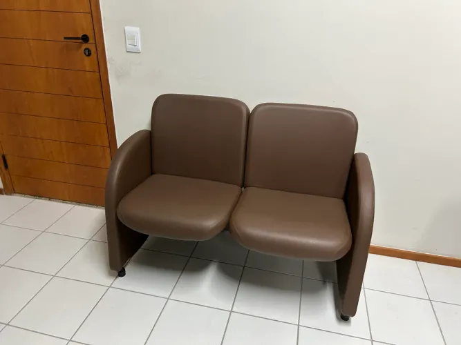 Poltrona móvel dois lugares com braço VNL marrom