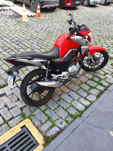 Vendo start 160 com roupa de Titan