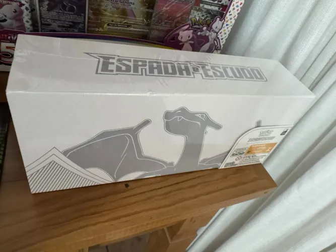 Pokémon Box Ultra Premium Charizard