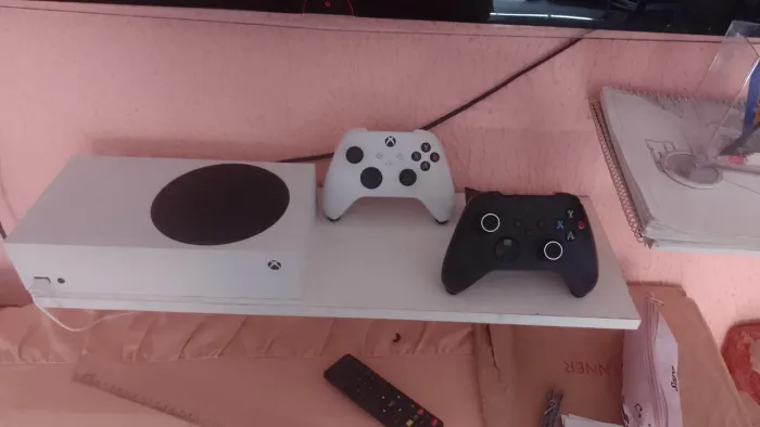 Xbox series S + 2 Controles
