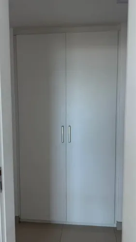 Armário branco 2,30m x 1,16m