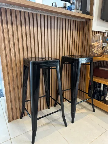 Duas Banquetas balcão Estilo Industrial Preta Metal