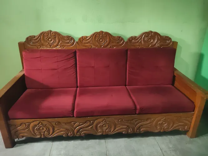 Vende se sofá de cerejeira maciço
