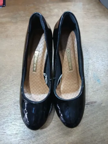 Sapato preto verniz 37 via Marte salto 10 cm maravilhoso pouco uso ótimo estado de 