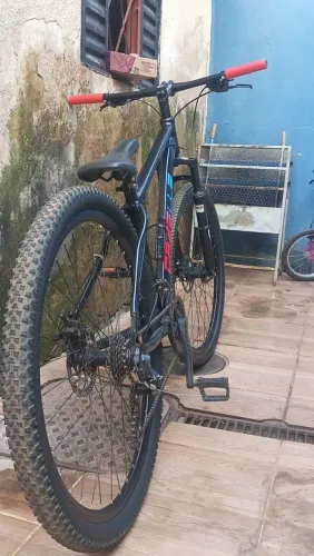 Vendo bike aro 29 em bom estado por 770 ou faço rolo em motorizada ela e muito boa pro dia