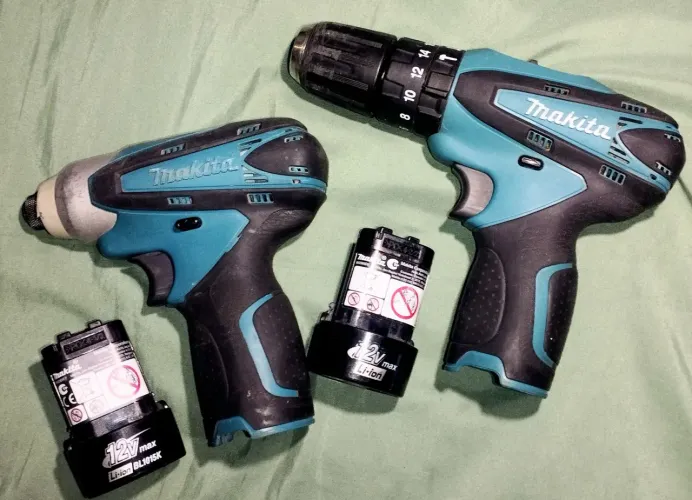 Vendo Kit de Parafusadeira e Furadeira de Impacto