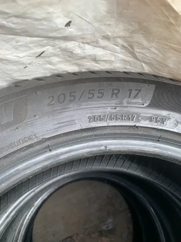 Pneu novo, medida 205/55 aro 17, marca michelin