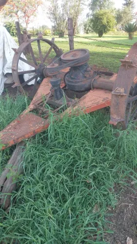 VENDO ROÇADEIRA DE ARRASTO AVARÉ - FUNCIONANDO