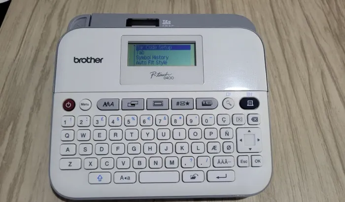 Rotuladora BROTHER P-TOUCH D400 - Impressora de etiquetas