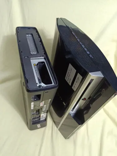 Lote dois videogames com defeito. Xbox 360 e PS3 fat.