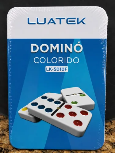 Vendo Jogo de Dominó