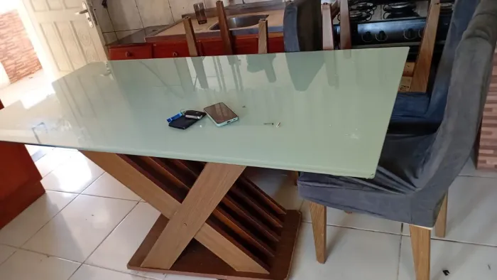 Mesa 6 lugares com tampo de vidro
