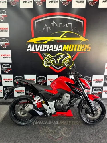 CB 300 TWISTER 2023 5.000 km. Emplacada e à pronta entrega