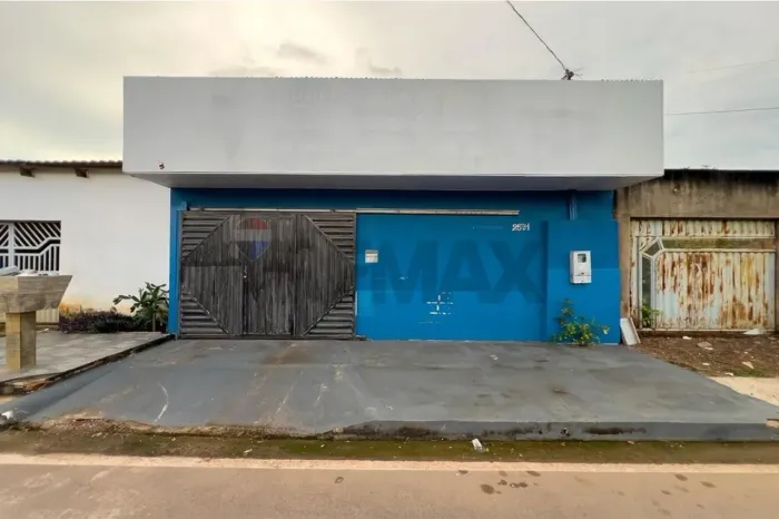 Versatilidade e amplo espaço em imóvel misto no bairro Três Marias