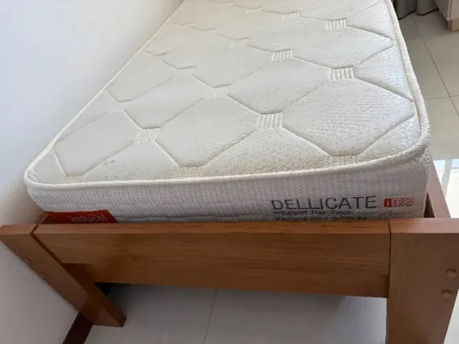 Cama de Solteiro + Colchão Inducol Dellicate 88x188x22 cm - Pouquíssimo Uso