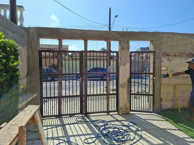 Portões de aluminio bronze, entrada de carro e pedestre, modelo de abrir.