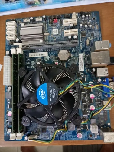 Placa mãe A PCWARE IPMH61R1.