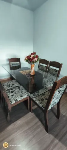 Mesa de jantar tampo de vidro + 6 cadeiras estofadas