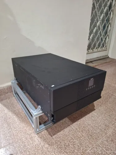 Nobreak Legrand Sinus Triad uSR6000S 220V 5U, com 6.000 VA / 6.000 W