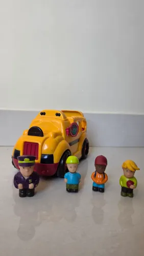 Ônibus Escolar Boogie Bus B. Toys Com Som e Luzes + 4 Bonecos