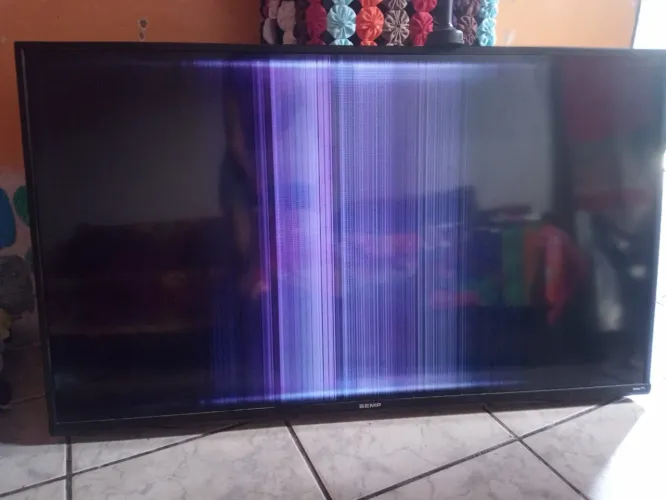Tv SEMP 43 polegadas(para retirada de peça)