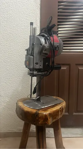Máquina de cortar tecido SINGER 960C