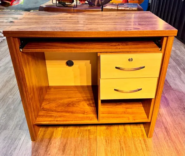 Mesa para Computador / Escrivaninha com 2 Gavetas e Bandeja Retrátil. 