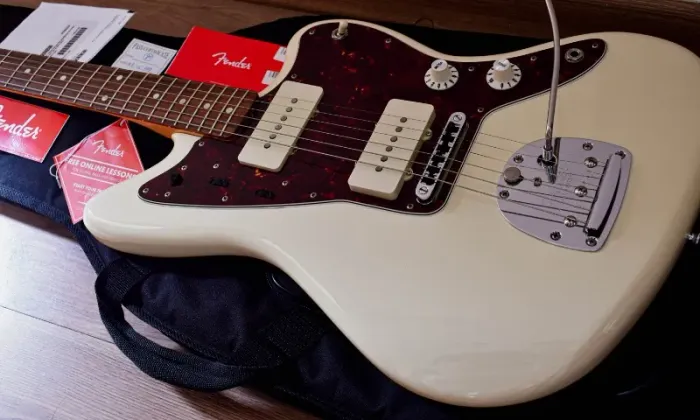 Fender Jazzmaster Vintera 2022 Olympic White Matched Headstock