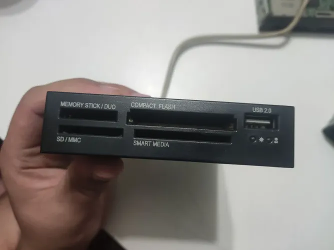 LEITOR DE CARTÕES DE DADOS