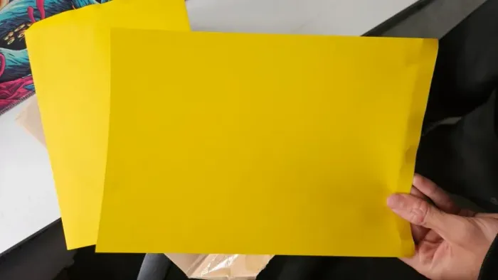500 FOLHAS PAPEL CARTAZ AMARELO PRA IMPRESSÃO 180G 4/0 