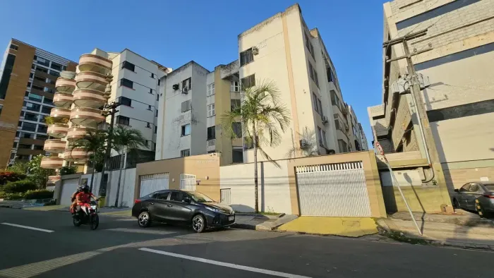 Alugo apartamento no Renascença, 3 quartos.